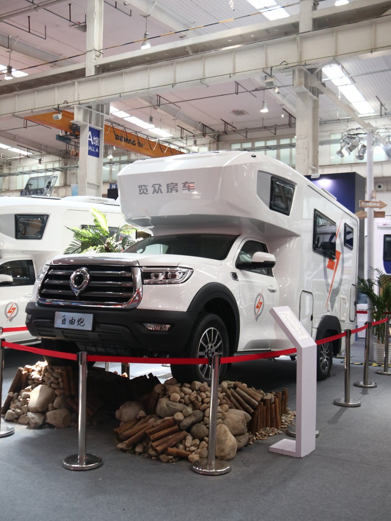 年度新車、自動檔、四驅，能選的房車